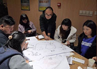 陳燾導(dǎo)師現(xiàn)場(chǎng)指導(dǎo)團(tuán)隊(duì)作業(yè)